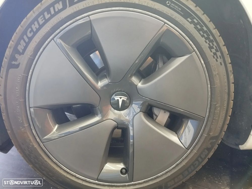 Tesla Model 3 Long-Range Dual Motor AWD — fotografia 8