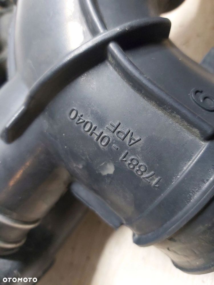TOYOTA Avensis T25 2,0 vvti rura dolotu powietrza 17881-0H040 - 4