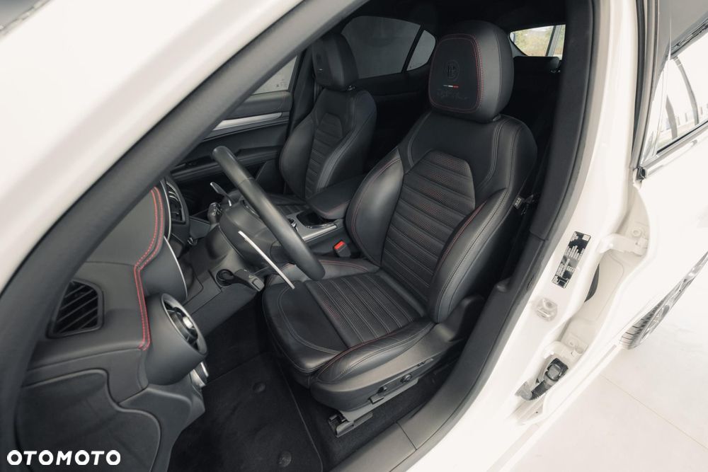 Alfa Romeo Stelvio 2.0 Turbo Tributo Italiano Q4 - 13