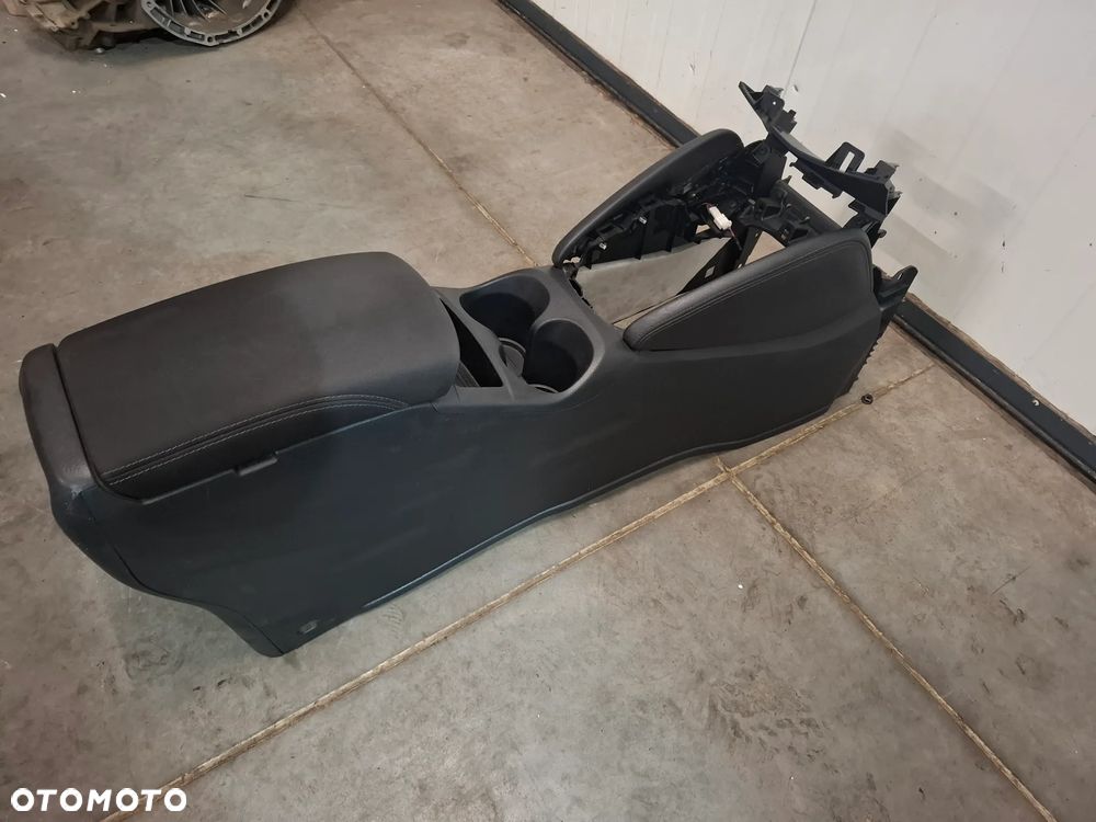 Fotele przód tył komplet podłokietnik tunel Nissan Qashqai J11 II lift 2017 rok - 9