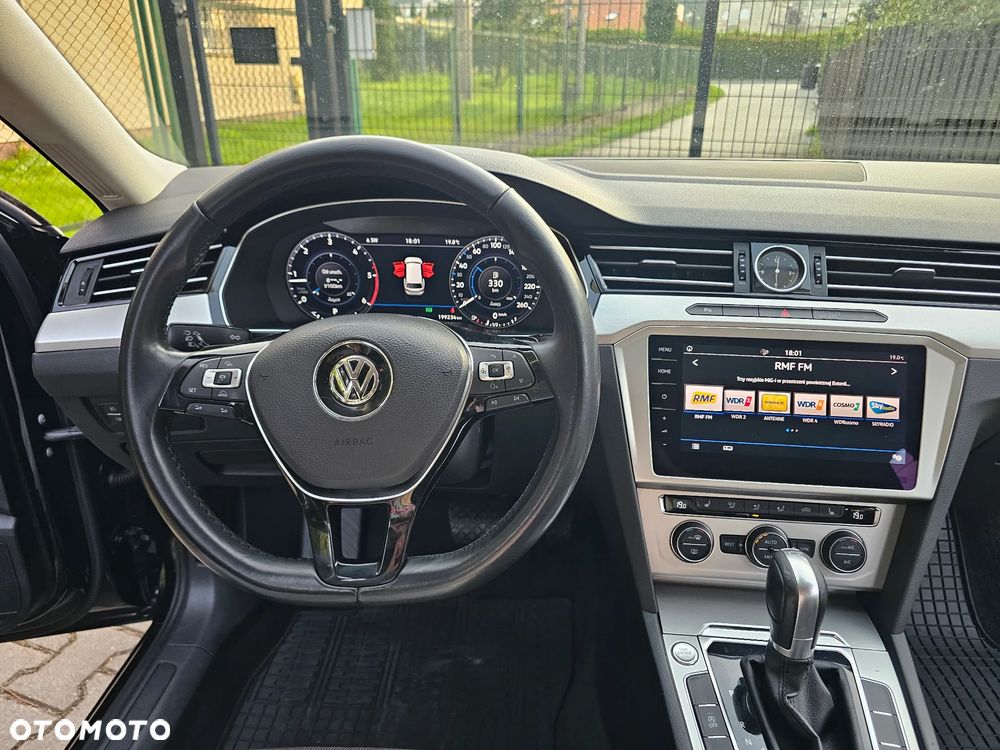 Volkswagen Passat - 15