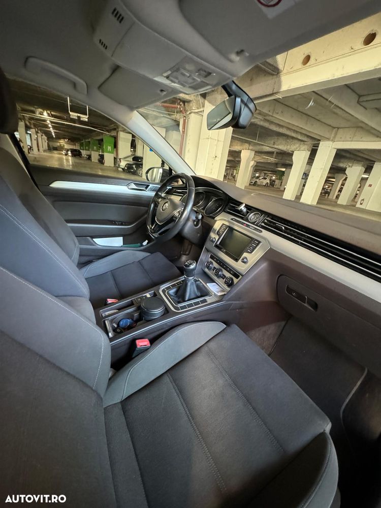 Volkswagen Passat 2.0 TDI Comfortline - 12