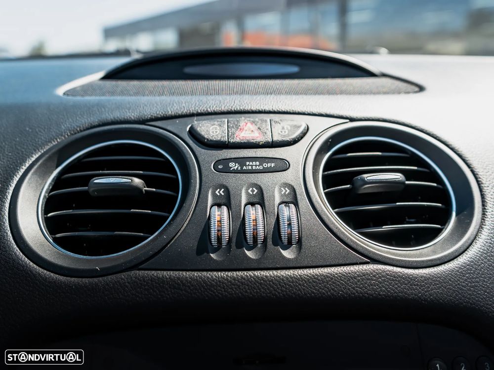 Mercedes-Benz SL 63 AMG Standard - 16