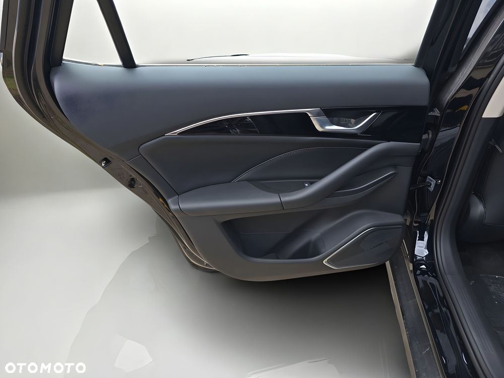Bestune B70 2.0T Elegance - 12