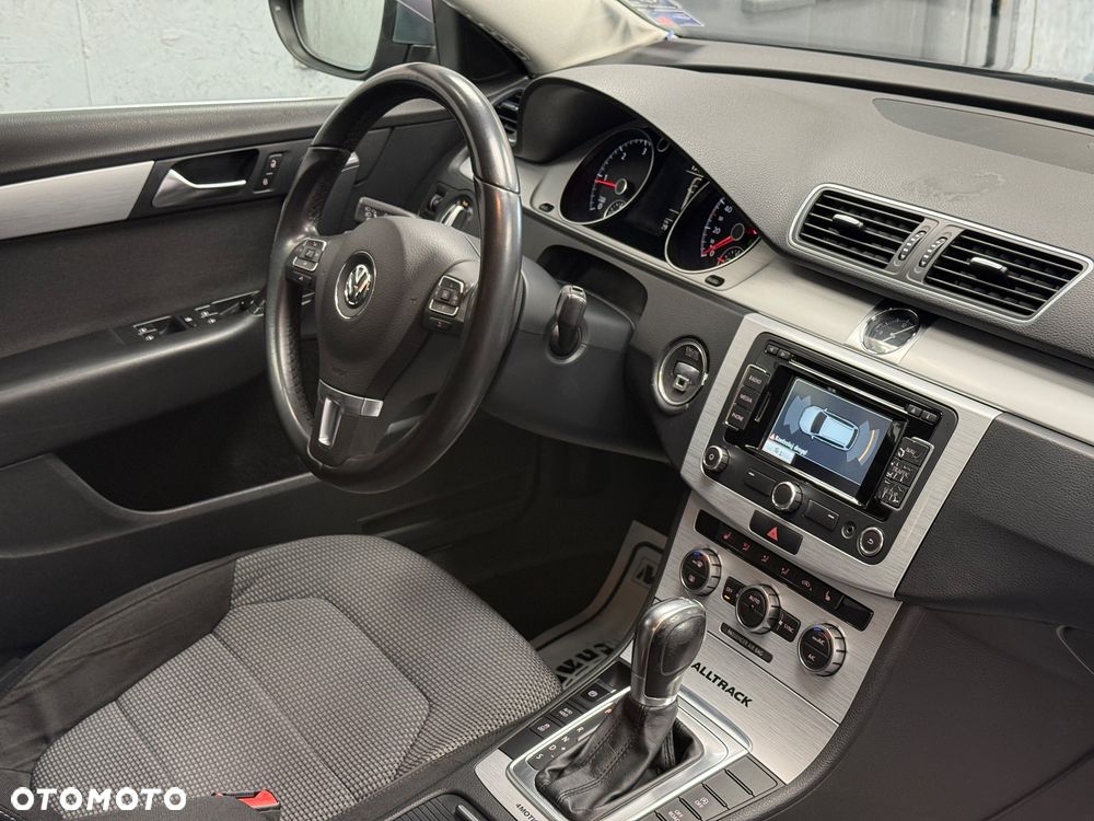 Volkswagen Passat Alltrack - 12