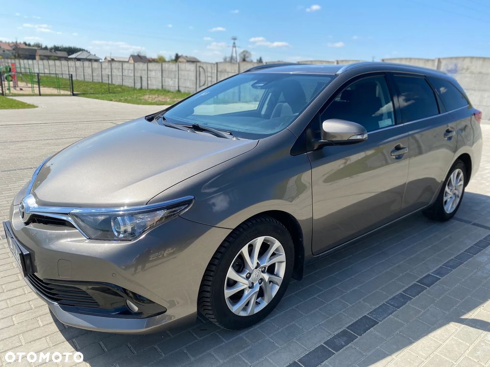Toyota Auris 1.6 Premium - 2