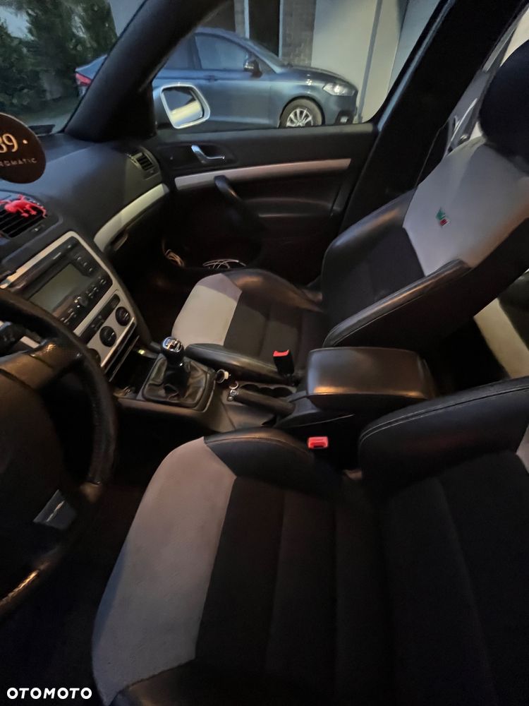Skoda Octavia 2.0 TDI DPF RS - 15