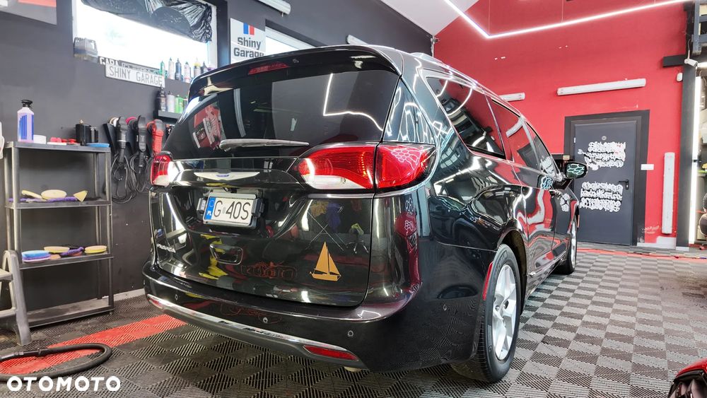 Chrysler Pacifica - 4