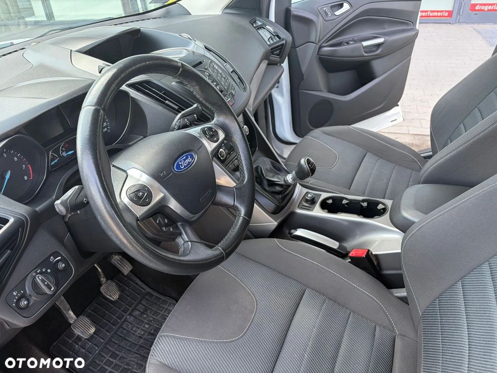 Ford Kuga - 40