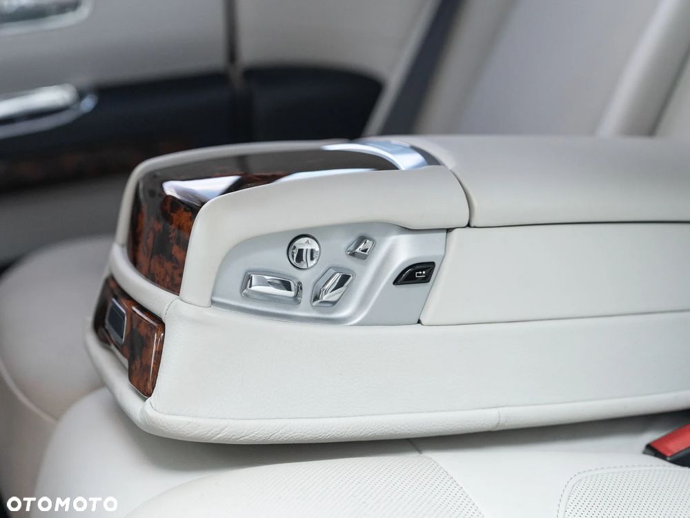 Rolls-Royce Ghost - 26