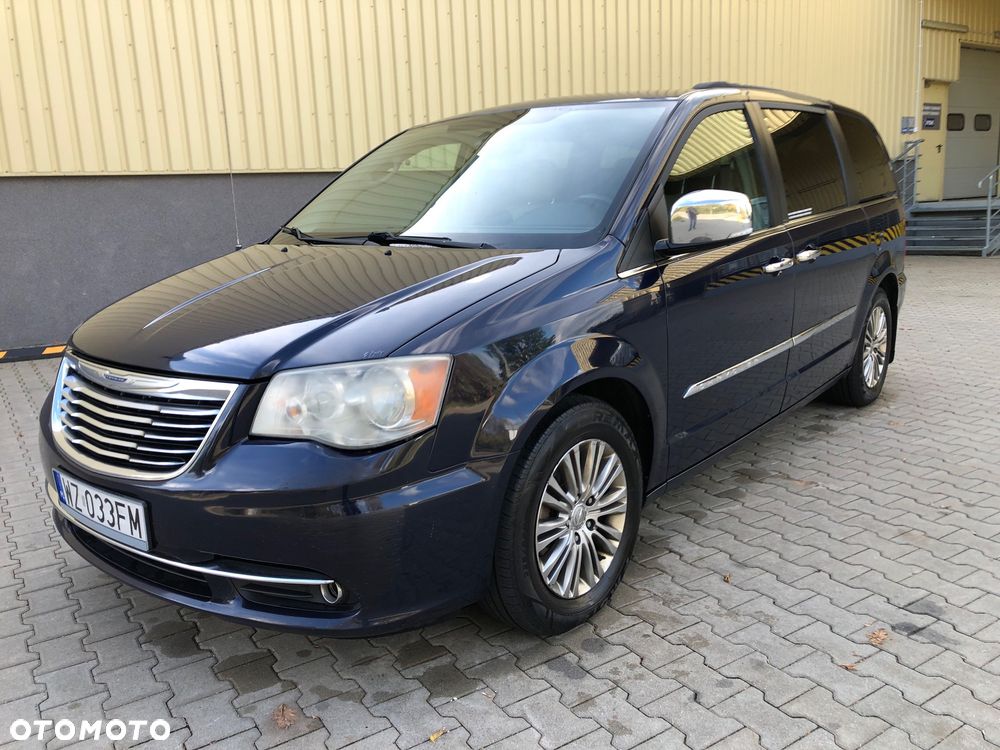 Chrysler Town & Country - 8