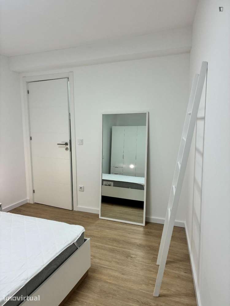 Quarto - localizado em Aveiro - Grande imagem: 2/13