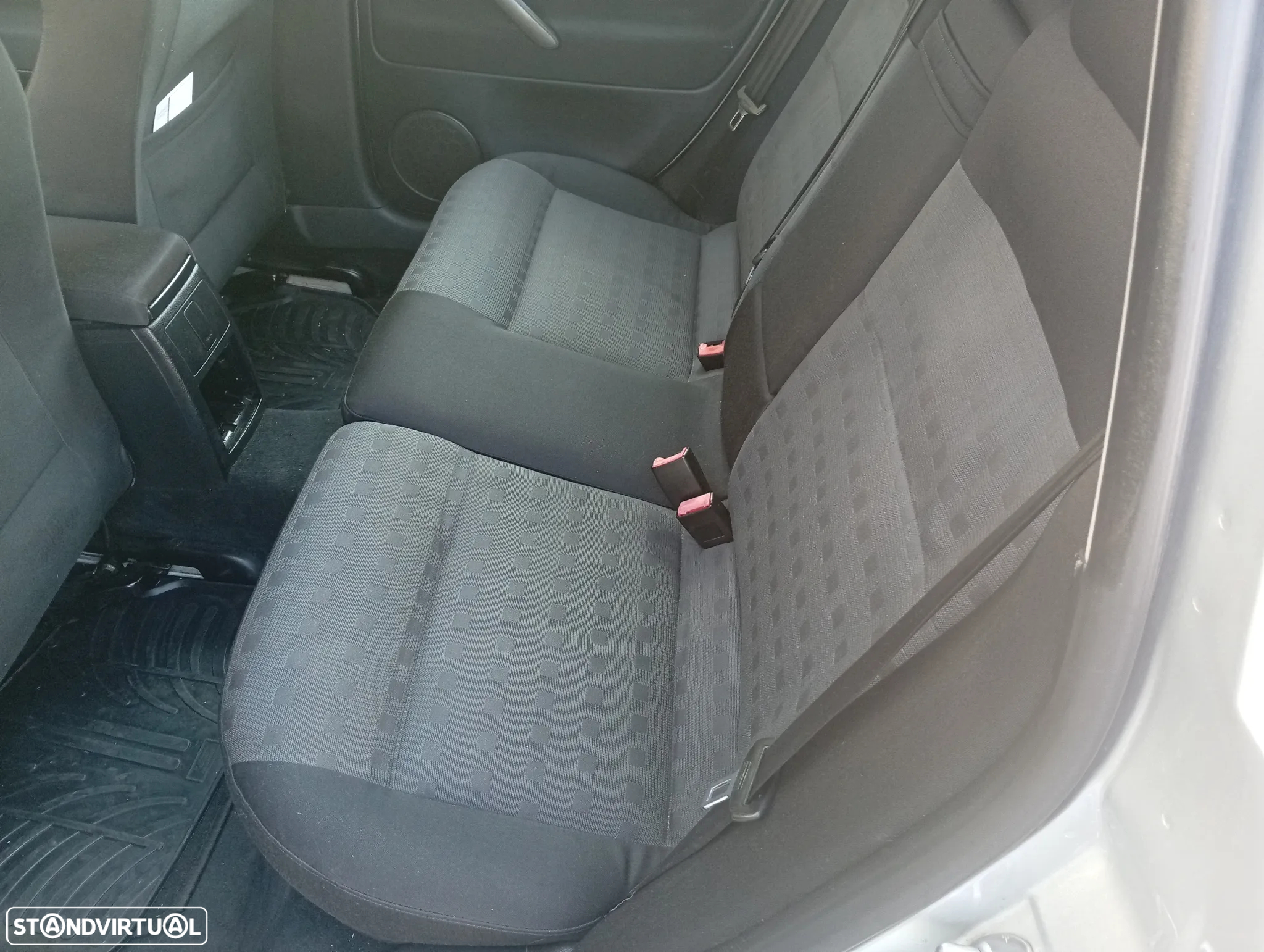 VW Passat 1.9 TDi 4Motion Highline - 8