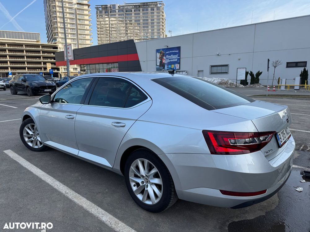 Skoda Superb 2.0 TDI DSG Ambition - 4