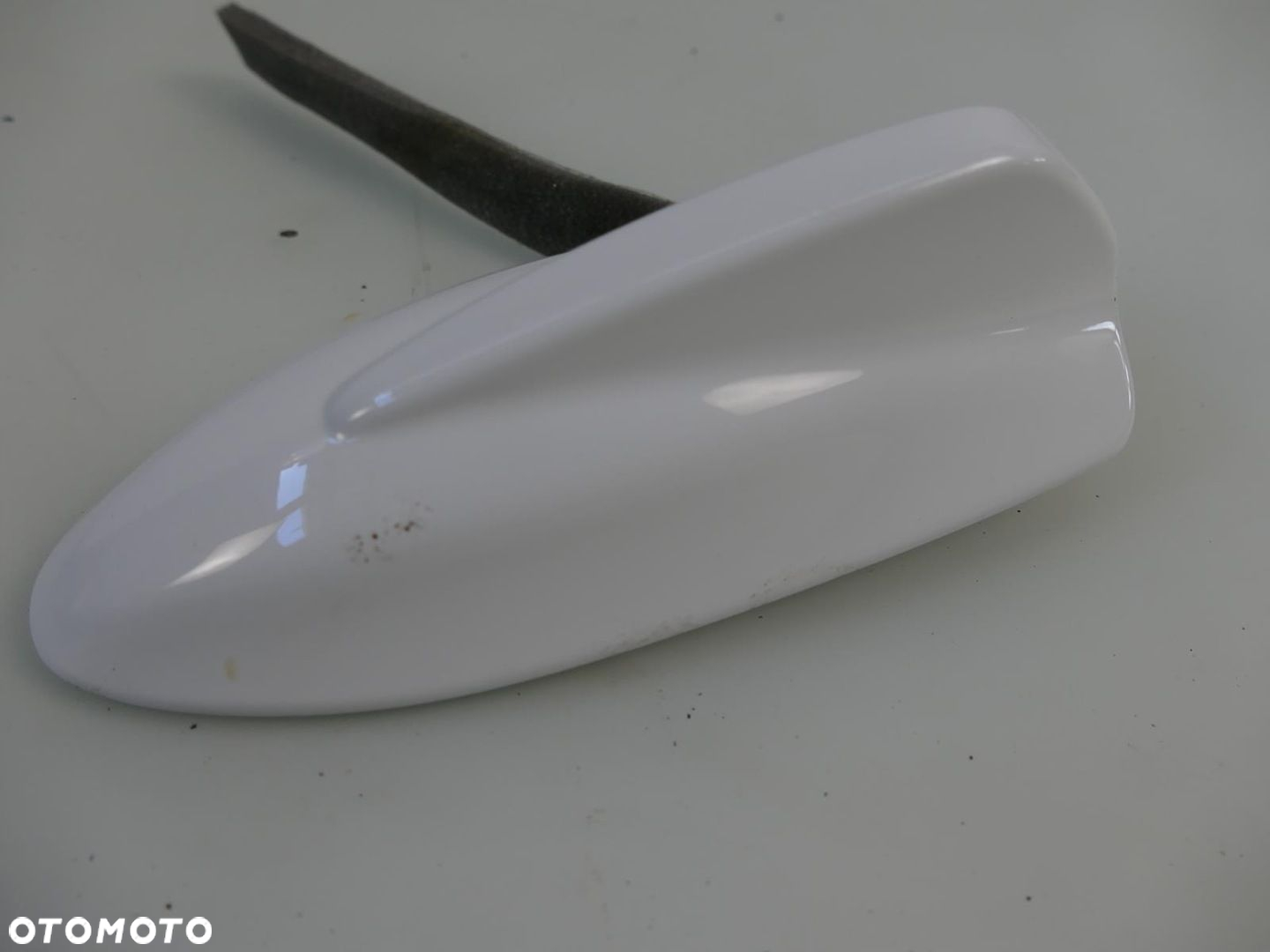 VOLVO XC60 I ANTENA DACHOWA NA DACH PŁETWA OBUDOWA KOLOR 614-46 BIAŁA - 2