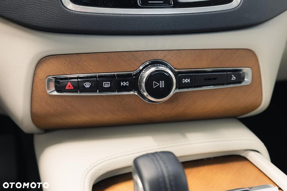 Volvo XC 90 B5 D AWD Momentum Pro - 27