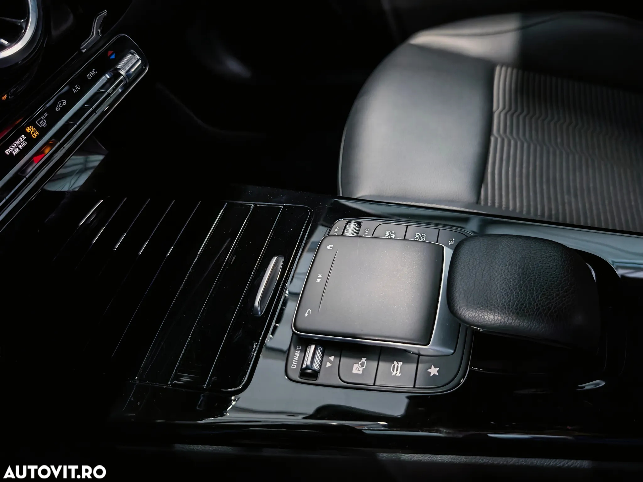 Mercedes-Benz CLA 180 7G-DCT - 24
