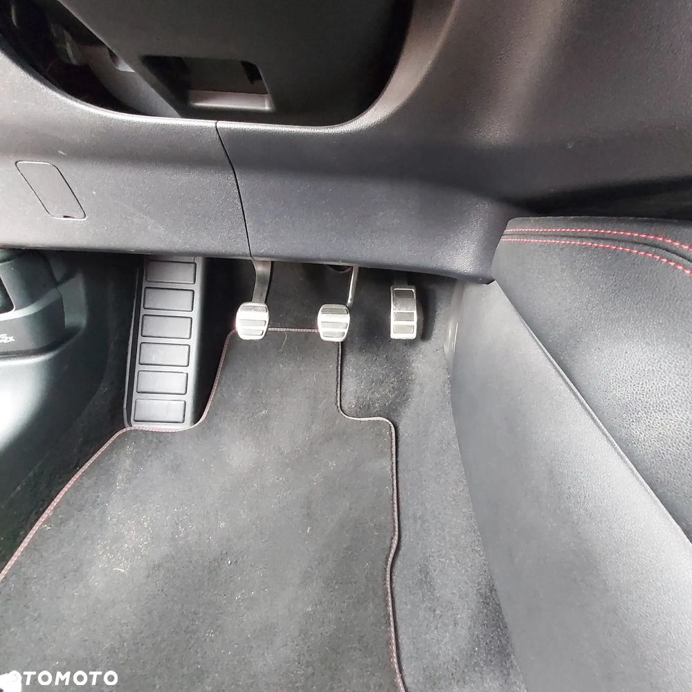 Ford Kuga 1.5 EcoBoost FWD ST-Line X - 25