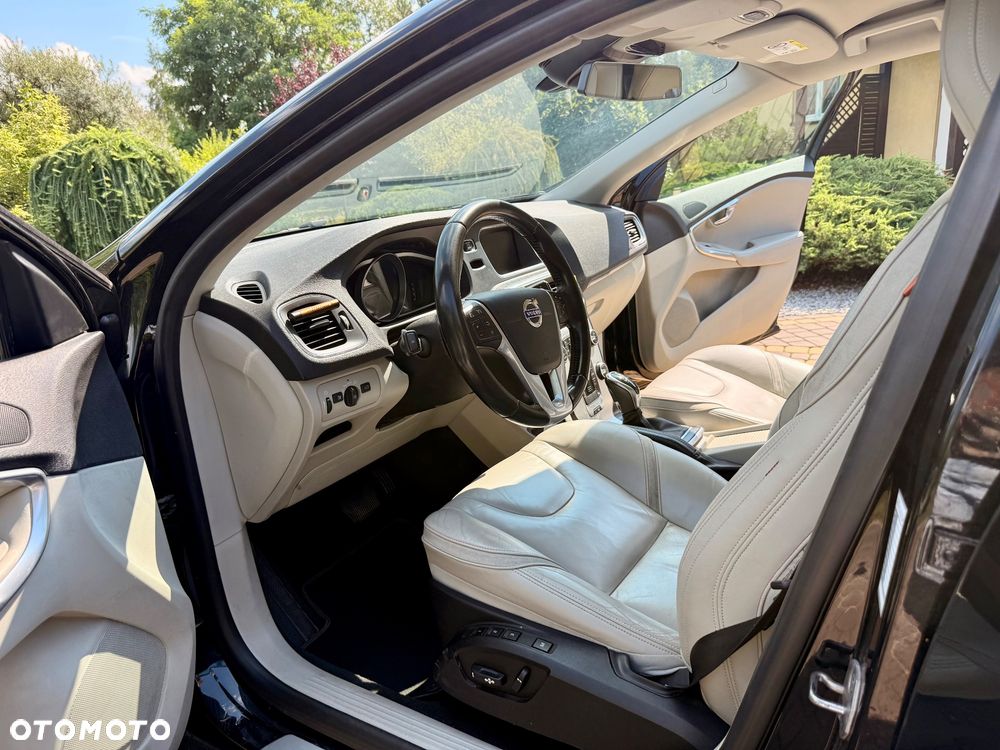 Volvo V40 D4 Drive-E Ocean Race - 10