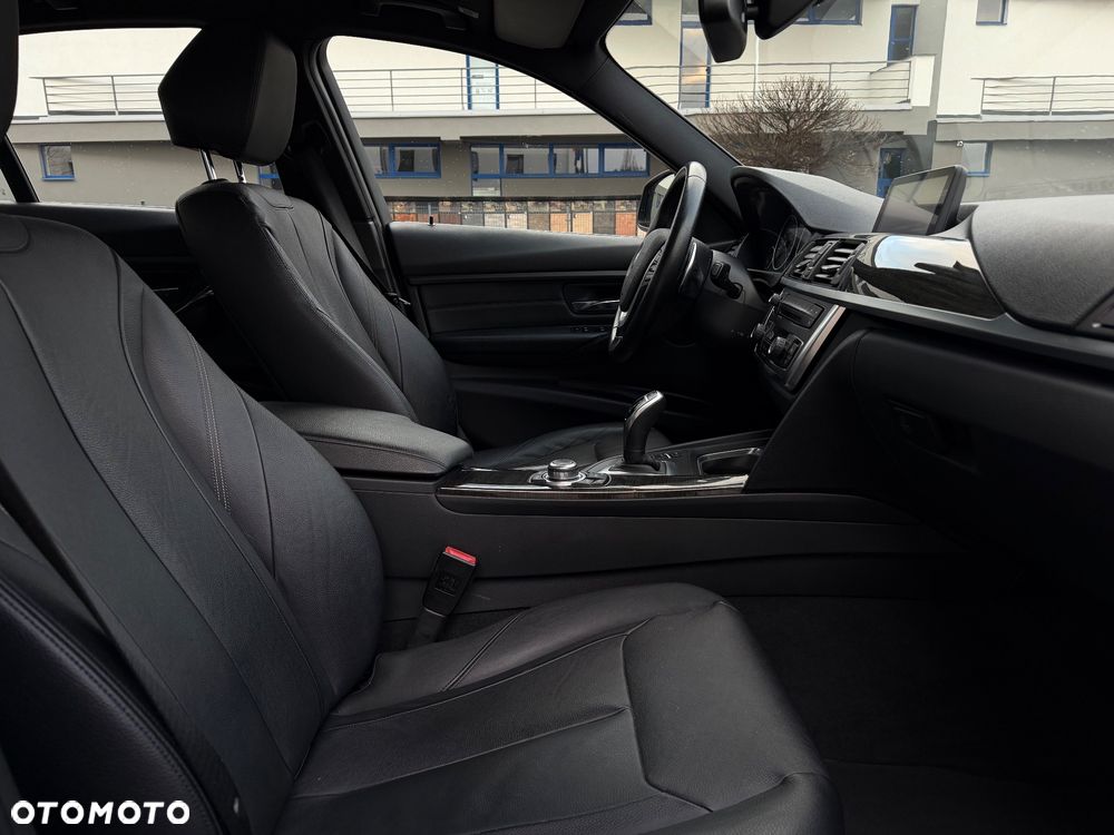 BMW Seria 3 328i Luxury Line - 35