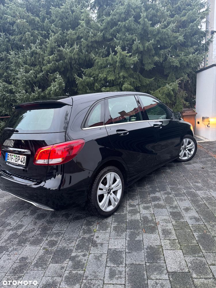 Mercedes-Benz Klasa B 180 Edition - 16