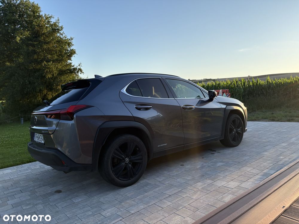 Lexus UX - 3