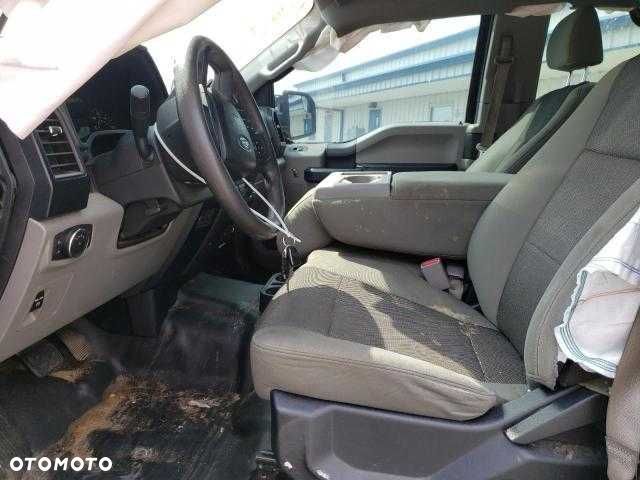 Ford F-150 z 2015 roku, silnik wolnossący — części. - 7