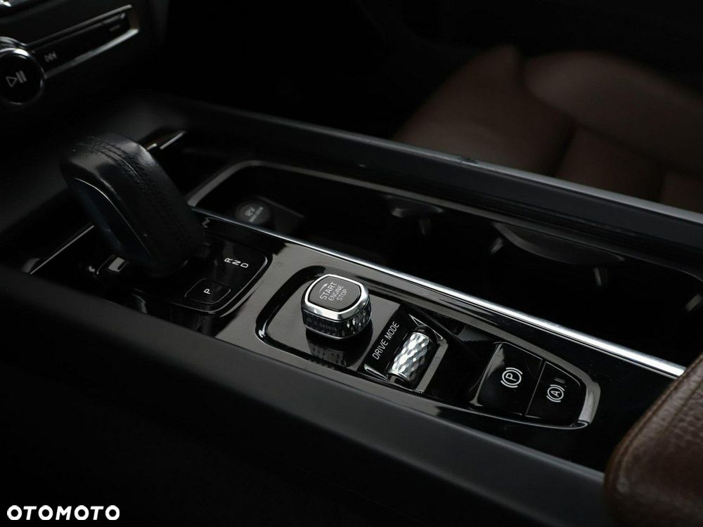 Volvo XC 60 T8 Plug-In Hybrid AWD Inscription Expression - 32