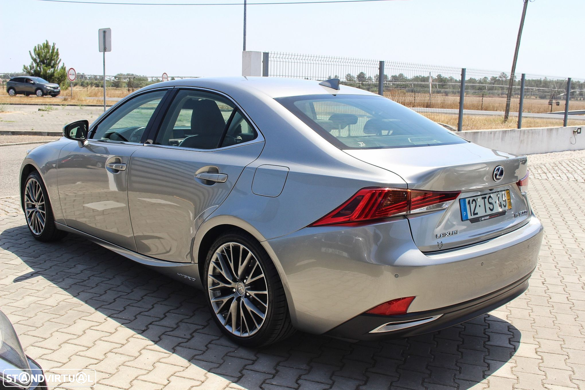 Lexus IS 300H Luxury - 16