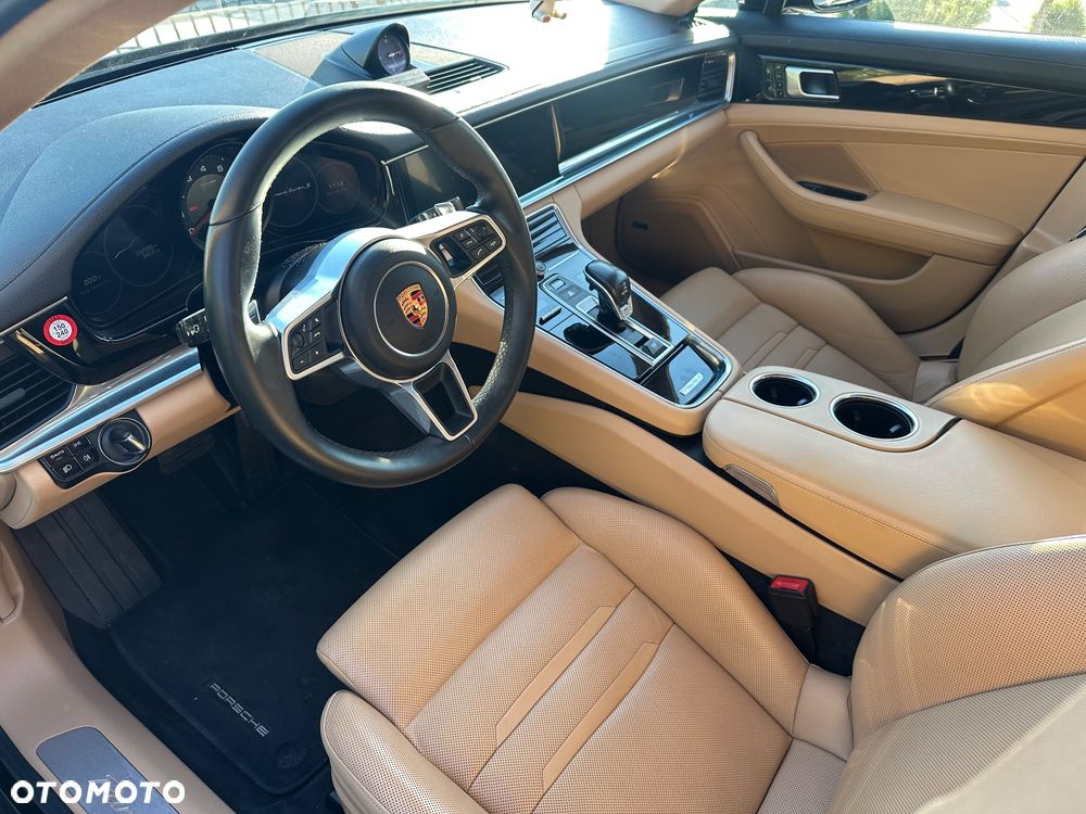 Porsche Panamera 4 - 11