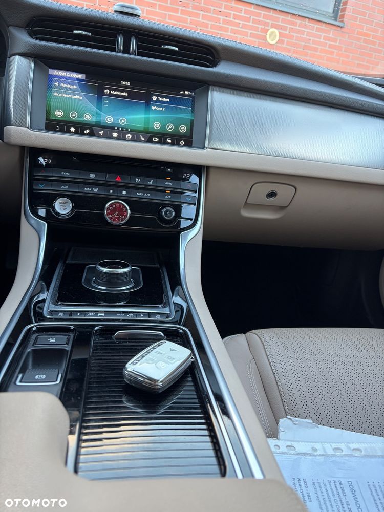 Jaguar XF 2.0 i4D Prestige - 11