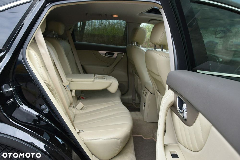 Infiniti FX - 8