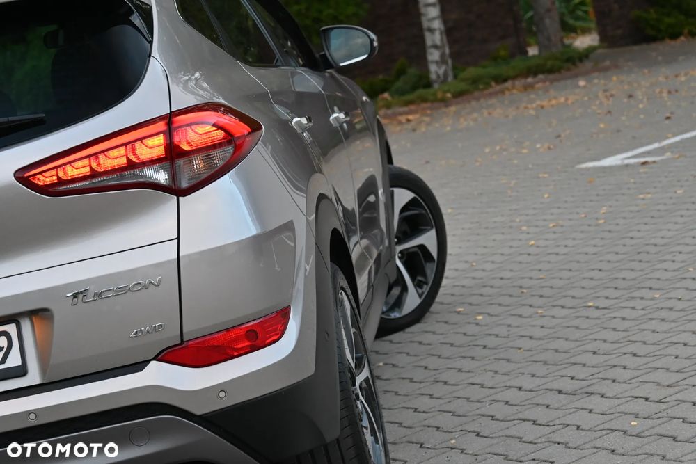 Hyundai Tucson 2.0 CRDI 4WD Automatik Premium - 23