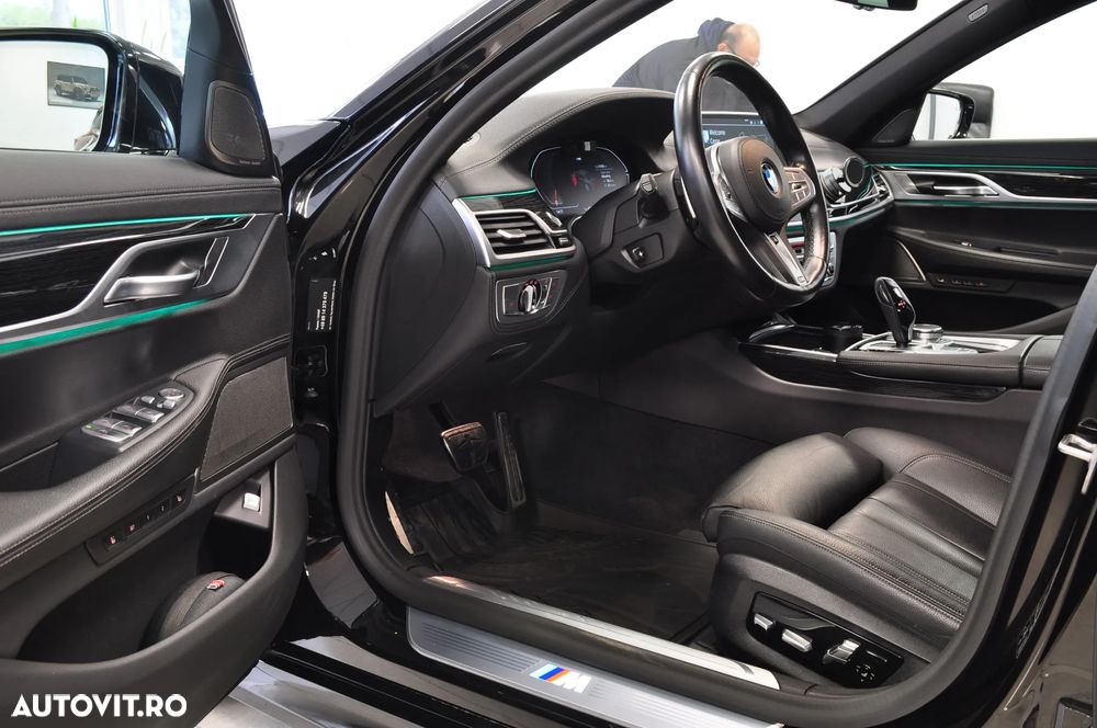 BMW Seria 7 730d xDrive MHEV - 12