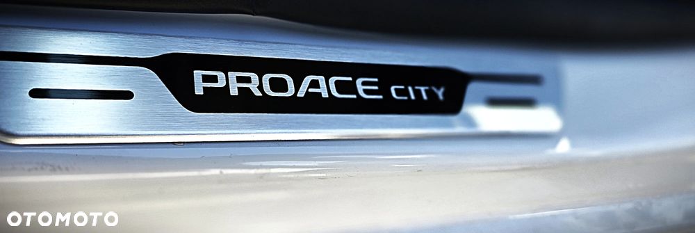 Toyota Furgon Brygadowy Long podwójne drzwi boczne - 34