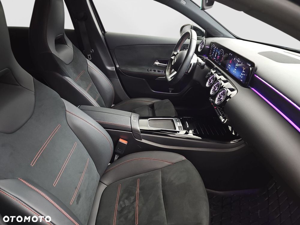 Mercedes-Benz Klasa A 220 4-Matic AMG Line 8G-DCT - 38