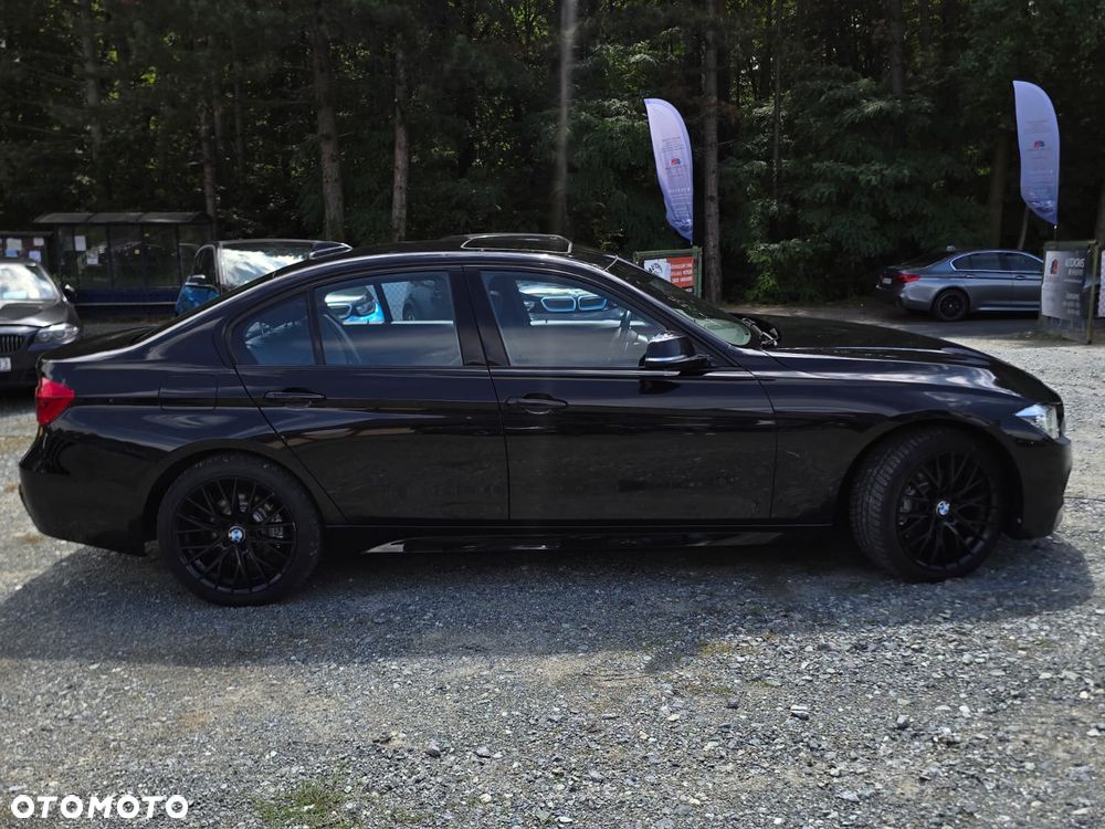 BMW Seria 3 328i xDrive Sport Line - 27