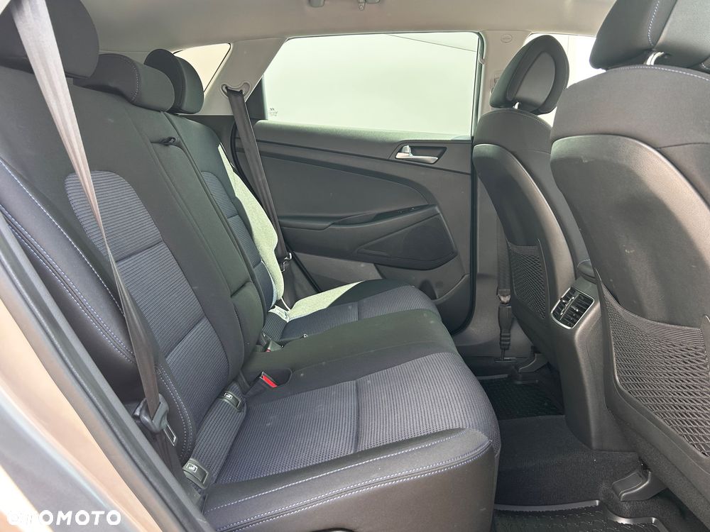 Hyundai Tucson 1.6 GDI BlueDrive GO 2WD - 21