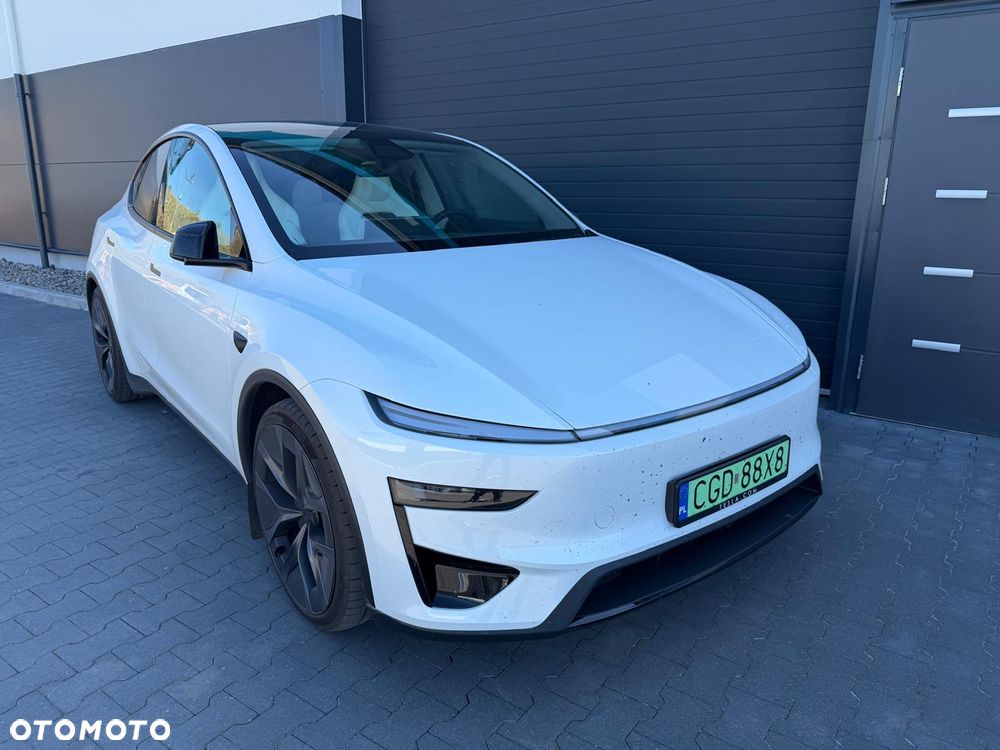 Tesla Model Y - 2