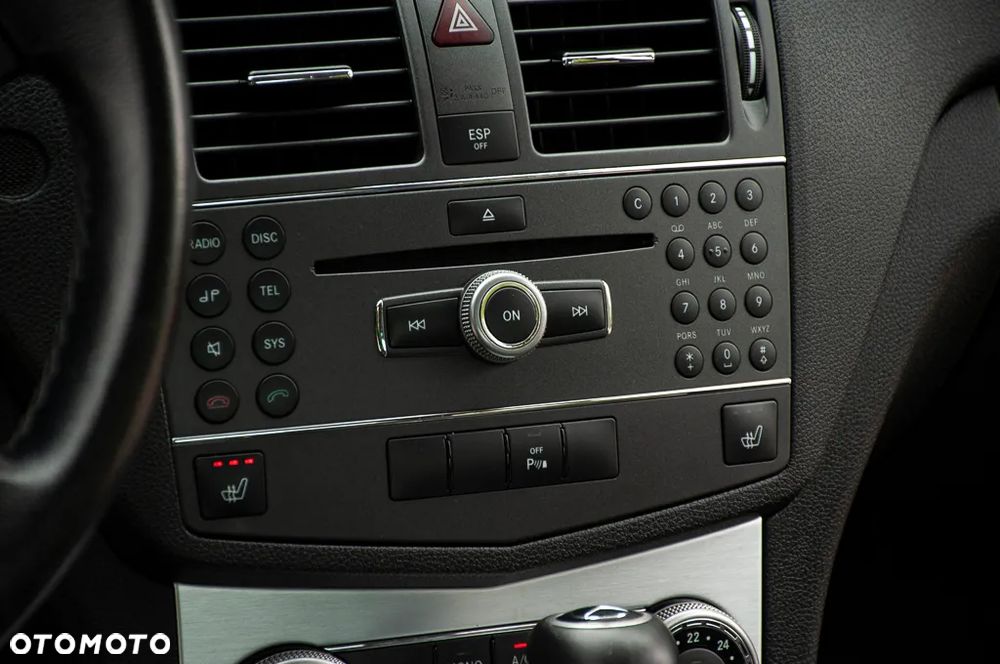 Mercedes-Benz Klasa C 180 CGI Automatik BlueEFFICIENCY Elegance - 35