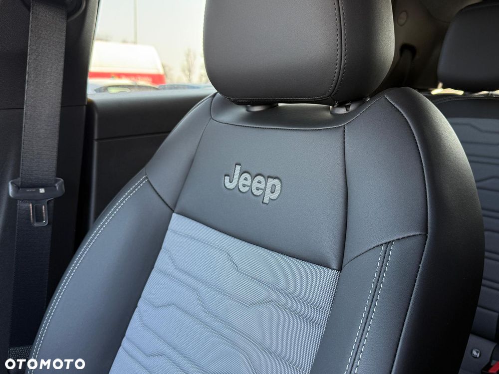 Jeep Avenger 1.2 T3 mHEV Overland 4xe eDCT6 - 31