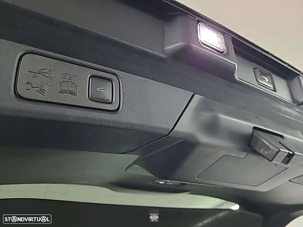 Ford Mustang Mach-E - 8