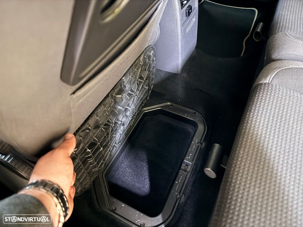 VW Touran 2.0 TDI Highline 7L - 27