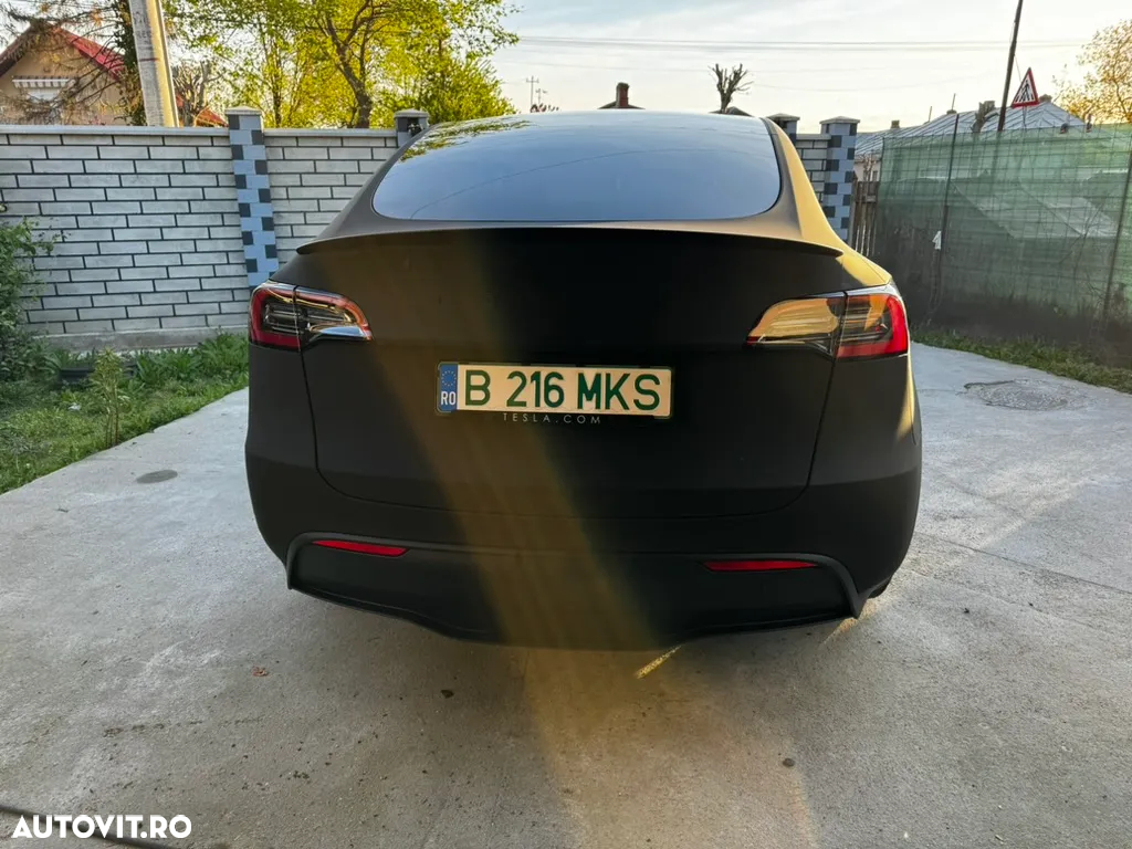 Tesla Model Y - 3