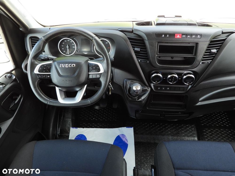Iveco DAILY 35C16 FURGON BRYGADÓWKA 6 MIEJSC TEMPOMAT BLIŹNIACZE KOŁA KLIMATYZACJA  160KM - 25