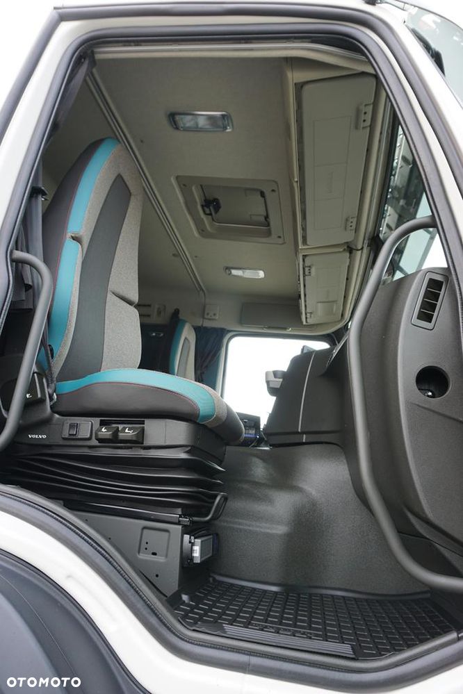 Volvo FM / 500 / 6 X 2 / SKRZYNIOWY + HDS / HMF 3220 K7 / WYS. 18,9 M / OŚ SKRĘTNA - 10