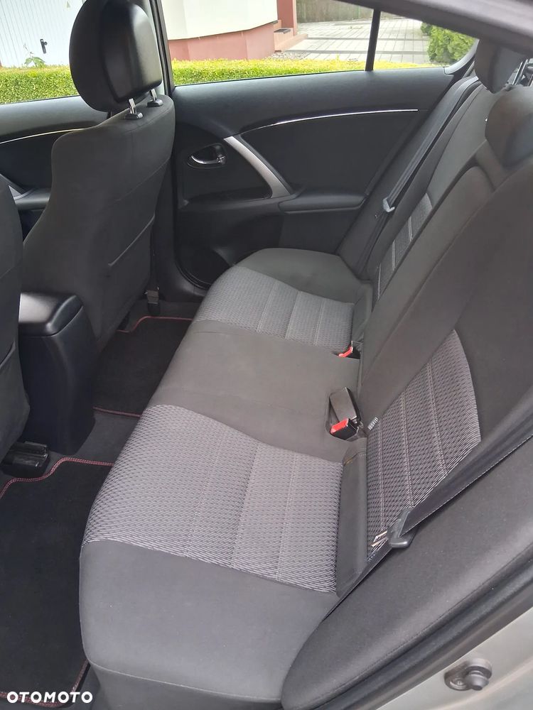 Toyota Avensis 1.8 Sol NAVI - 12