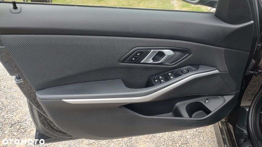 BMW Seria 3 330e Advantage - 28