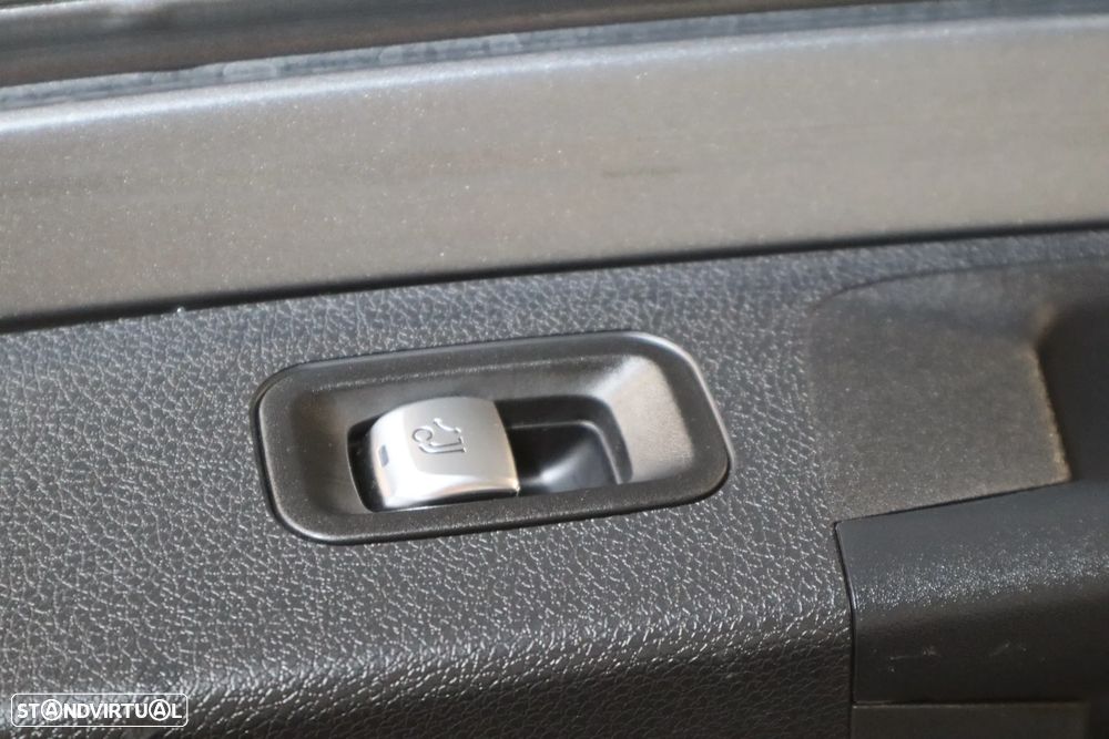 Mercedes-Benz E 300 e AMG Line - 8