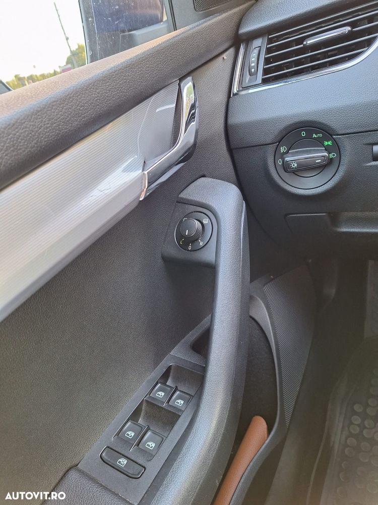 Skoda Octavia 2.0 TDI STYLE DSG - 8